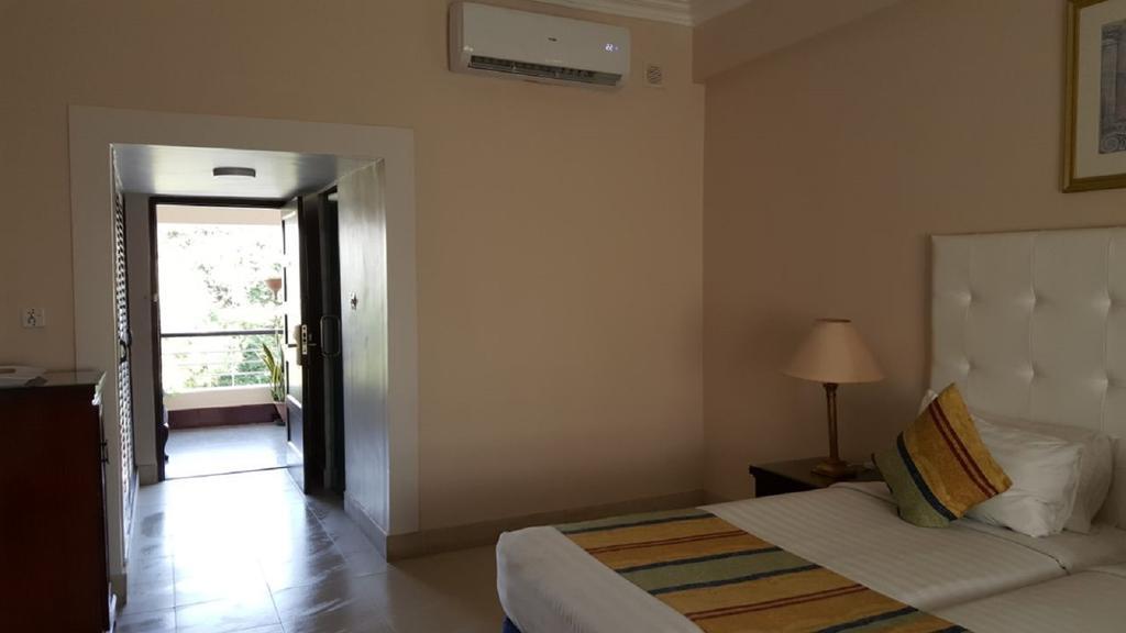 Beach Luxury Hotel Karatschi Exterior foto